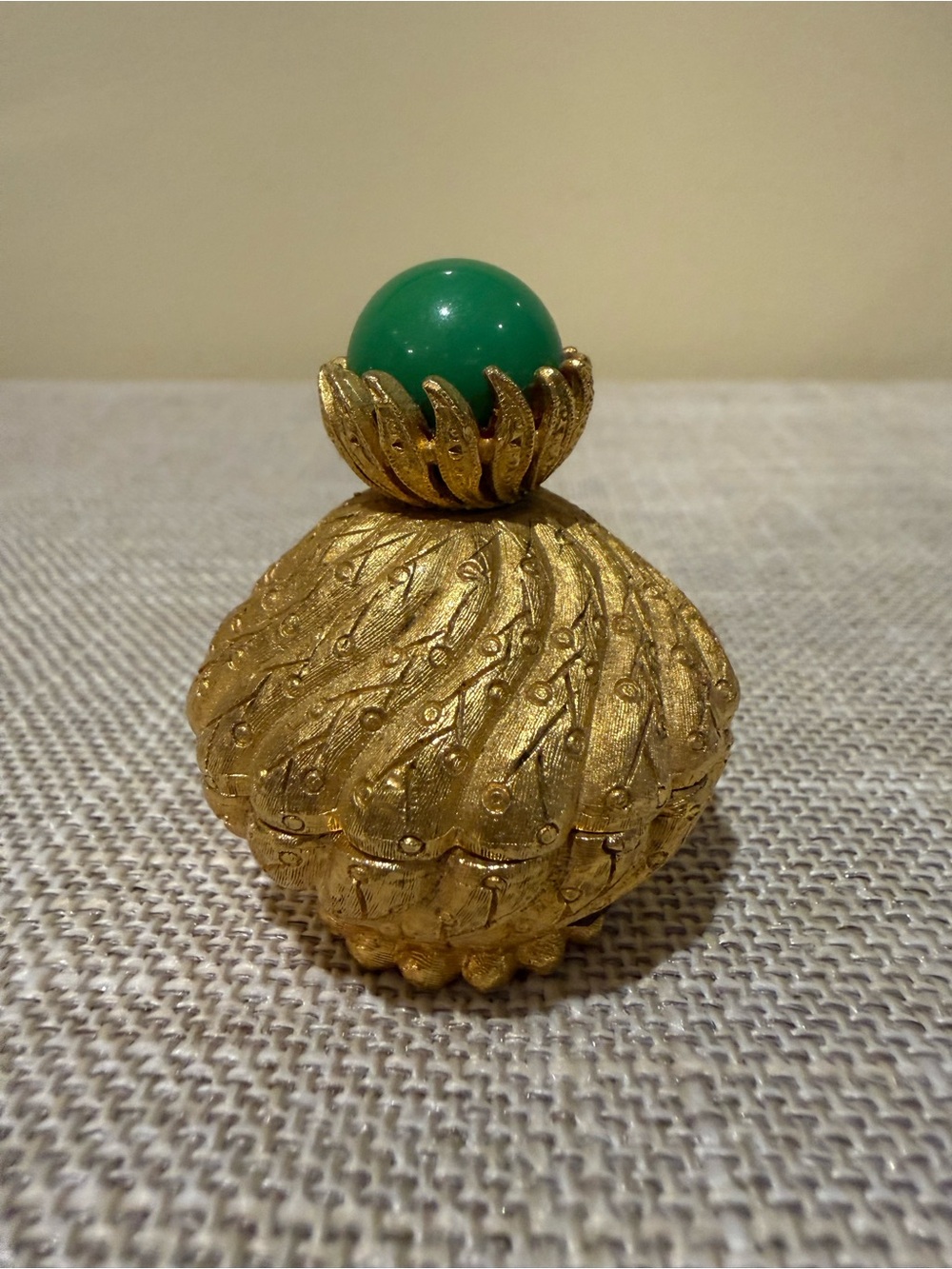 Vintage Florenza Faux Jade Cabochon Gold Tone Pill Box Trinket Case